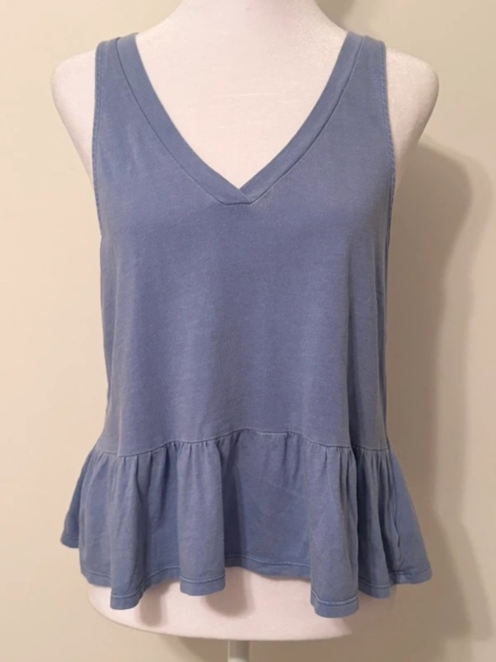 American Eagle V-Neck Peplum Tank Top in Medium